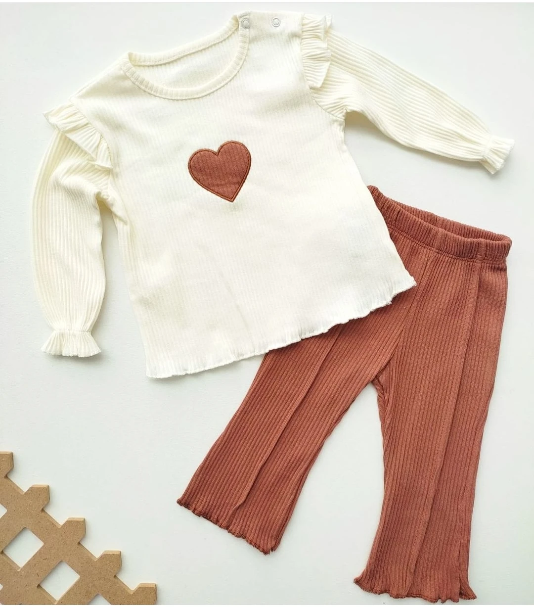 bebek takım 9-24 ay kalp nakışlı fitilli kumaş  