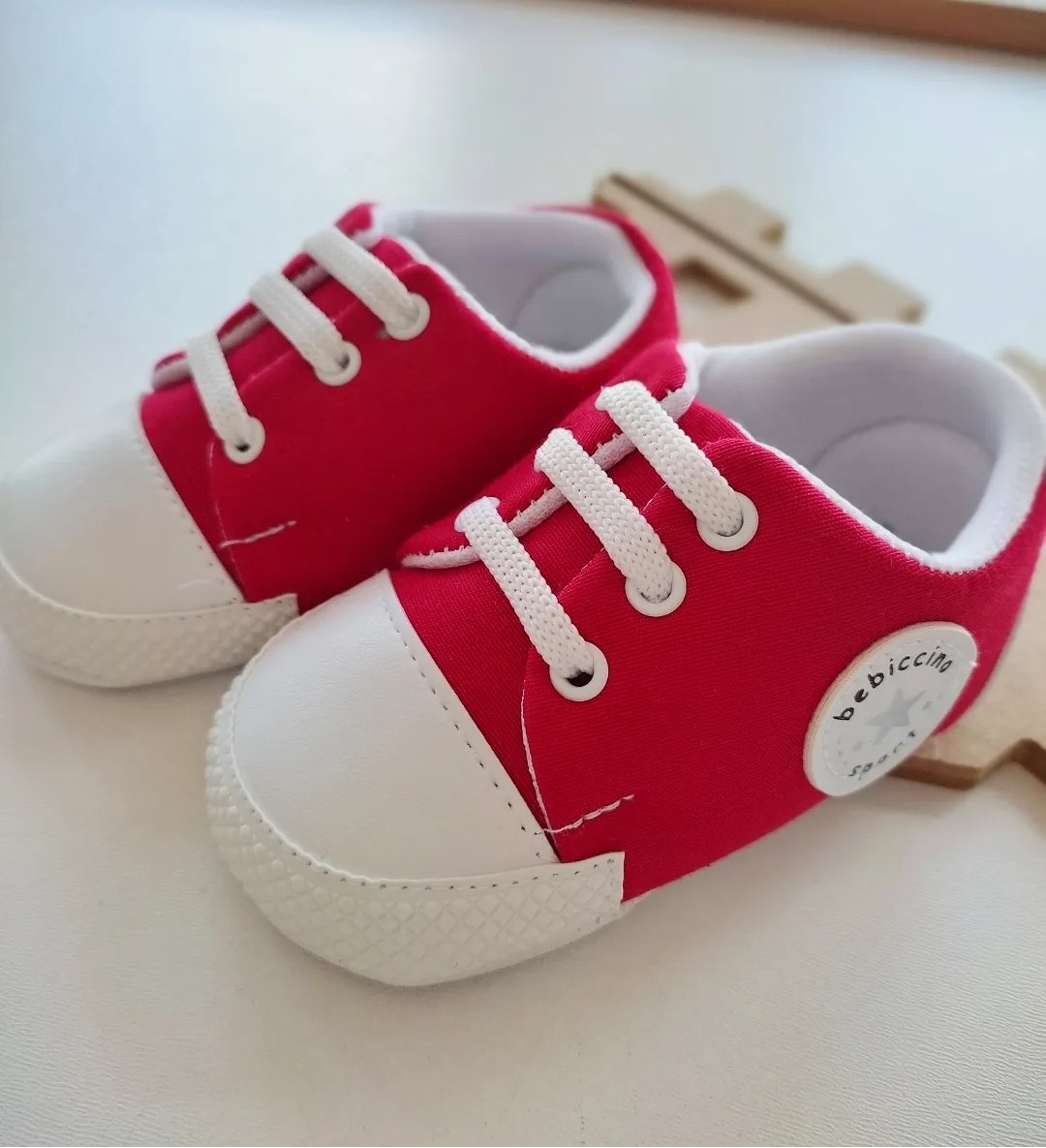 bebek ayakkabı 18-19 numara bağcıklı arma detaylı kırmızı 