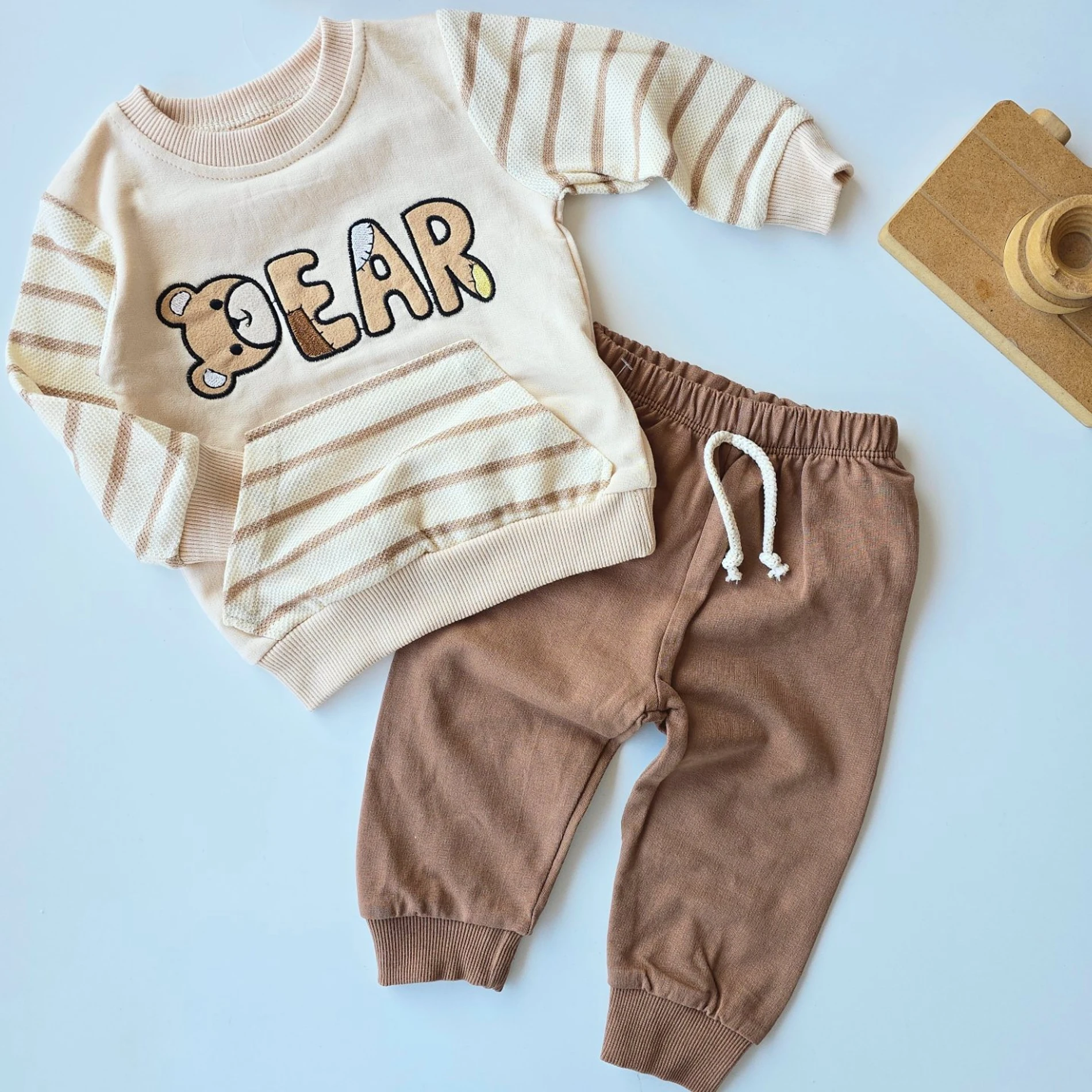 Bebek takım bear nakışlı kanguru cepli 6-24 ay kahve