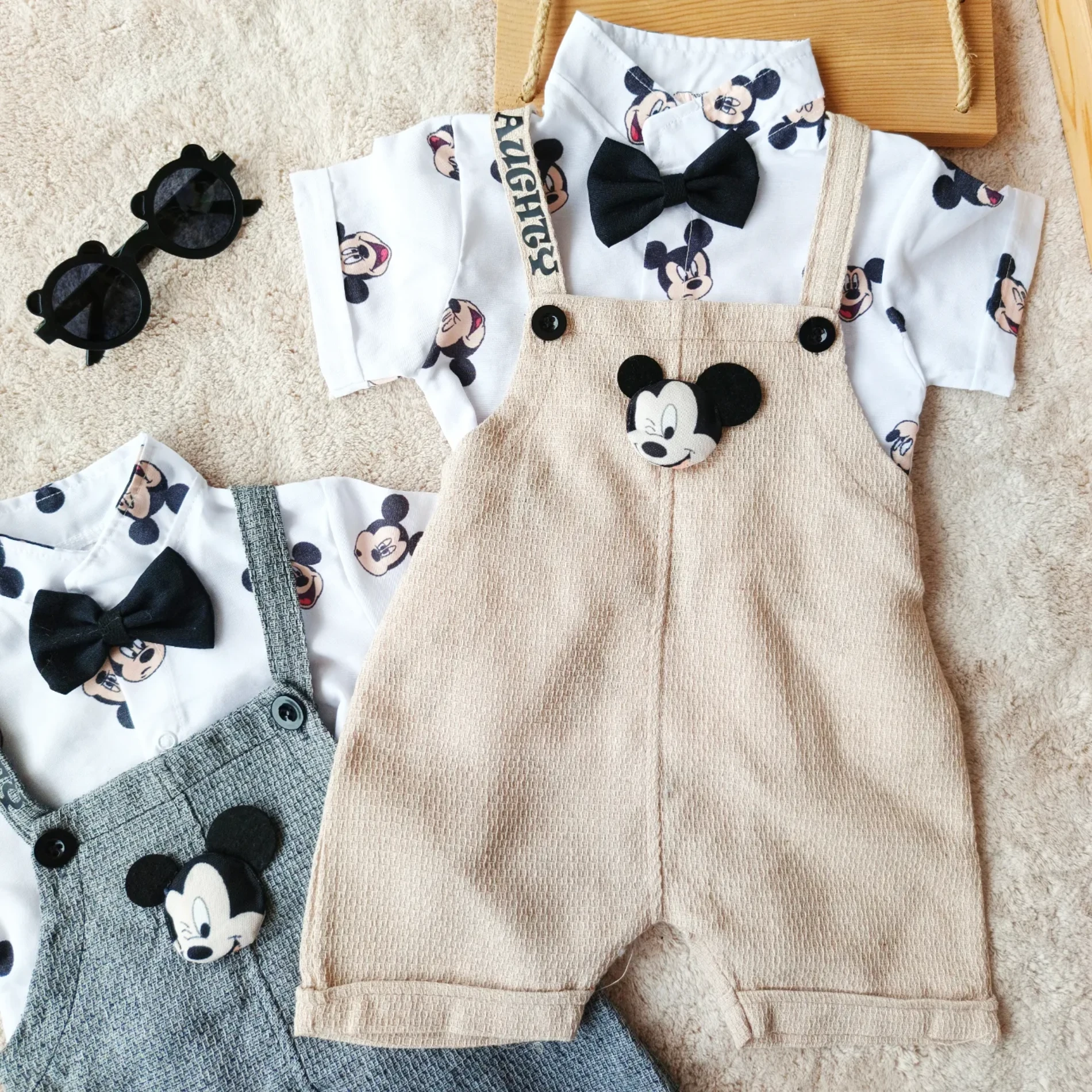 Bebek Salopet Mickey Detaylı Gömlekli Papyonlu Bej