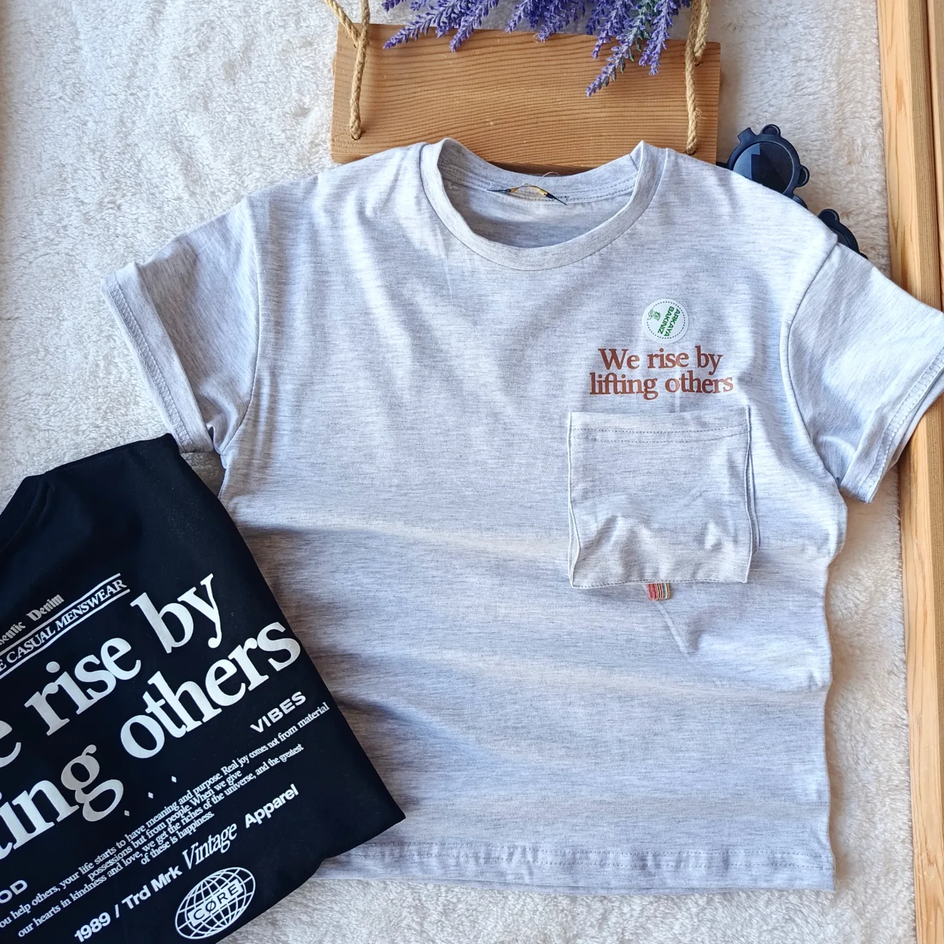 Çocuk Tshirt Cep Detaylı Sırt Yazı Baskılı 8-12 Yaş Gri
