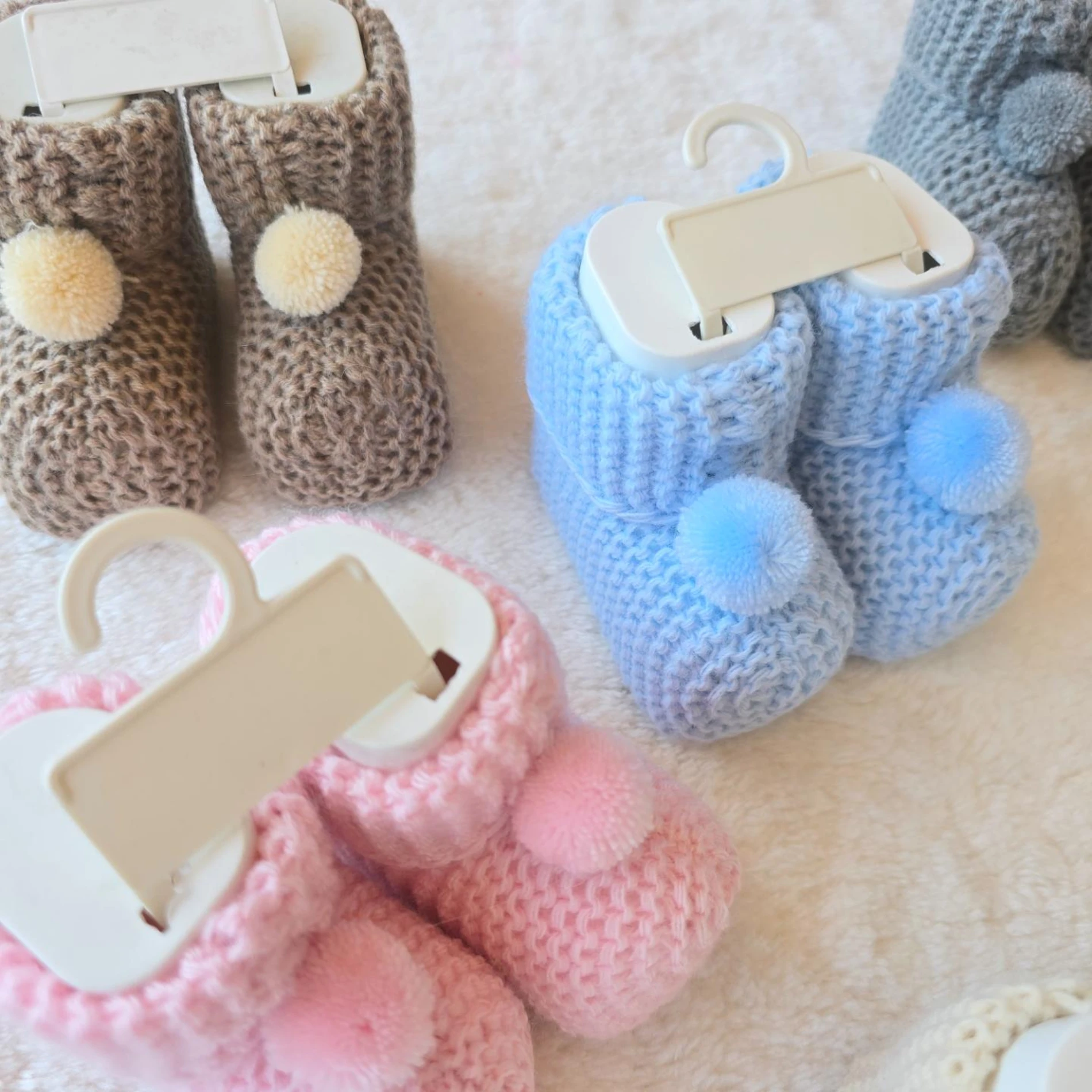 Bebek 0-6 ay patik triko kumaş ponpon detaylı