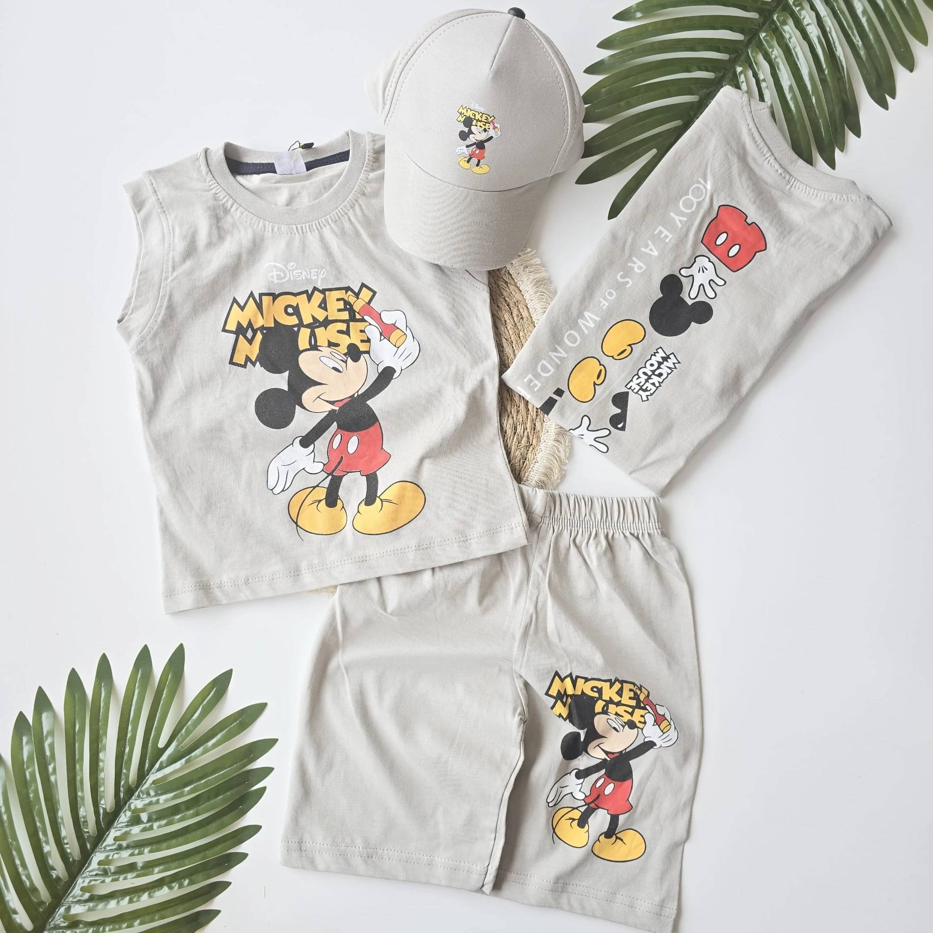 Çocuk Takım Mickey Mouse Baskılı Sıfır Kol Şapkalı Sırt Baskı Detaylı 2-8 Yaş  Gri